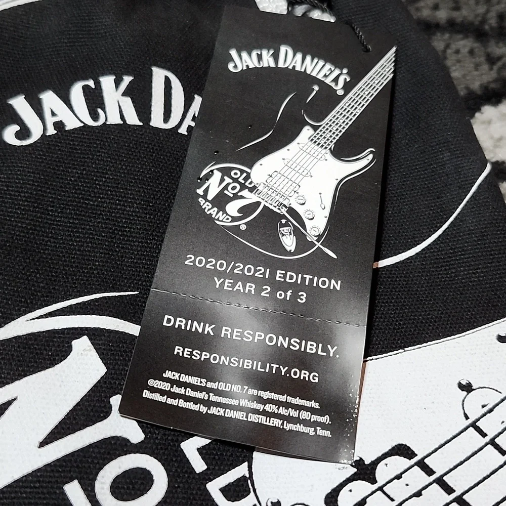 JACK DANIELS MUSIC SERIES GUITAR BLK SLING BOTTLE TRAVEL BAG 2020/21 EDITION